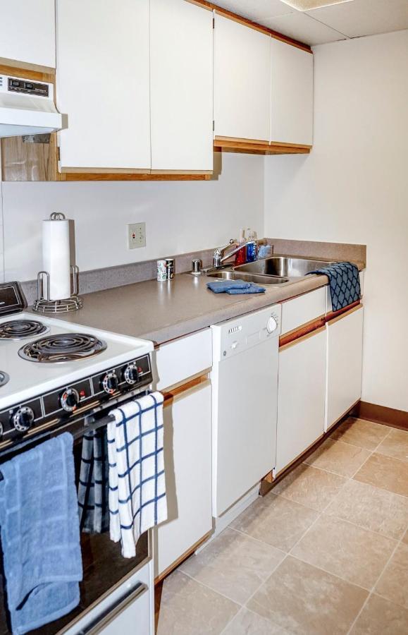 Short Term Rentals At The Park At Trowbridge Senior Community Southfield Extérieur photo