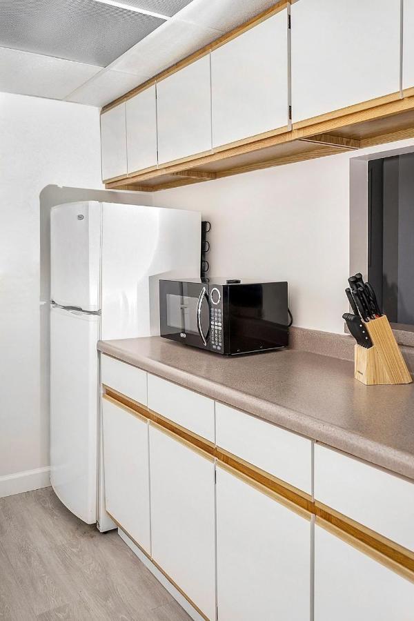 Short Term Rentals At The Park At Trowbridge Senior Community Southfield Extérieur photo