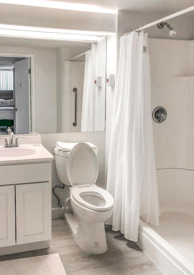 Short Term Rentals At The Park At Trowbridge Senior Community Southfield Extérieur photo